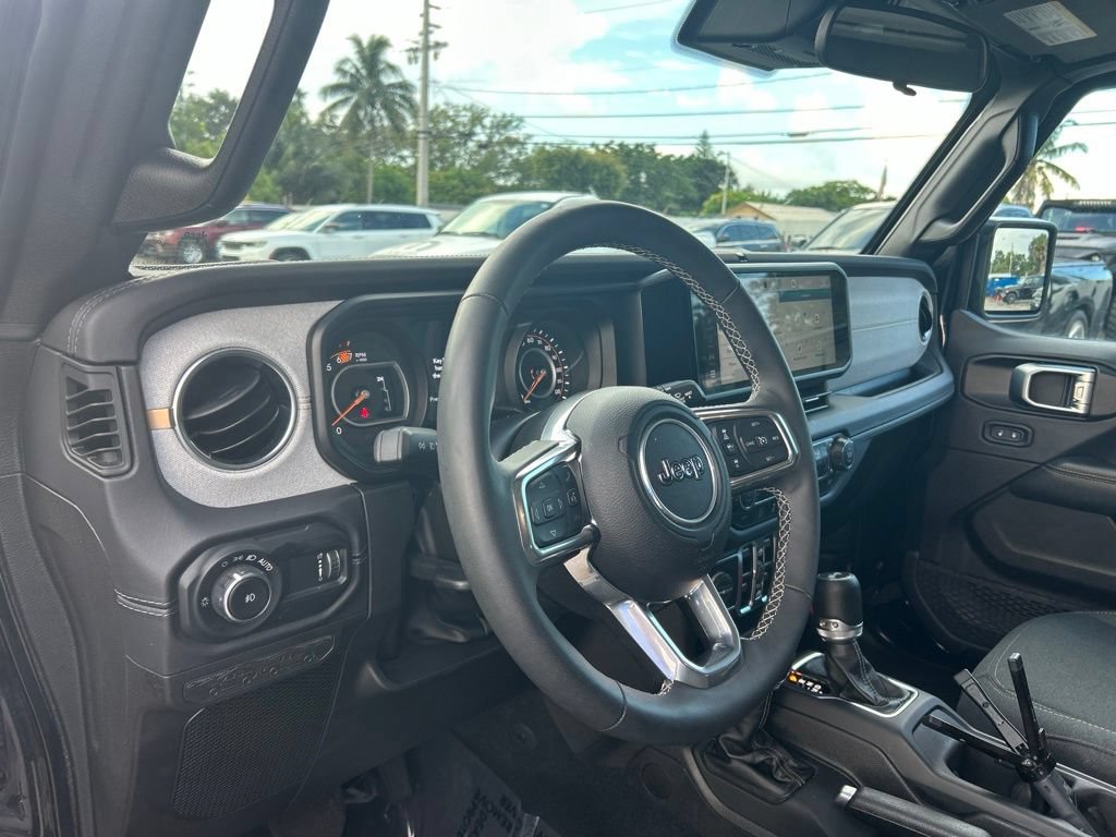 Used 2025 Jeep Wrangler Unlimited Sahara AWD/4WD image 10
