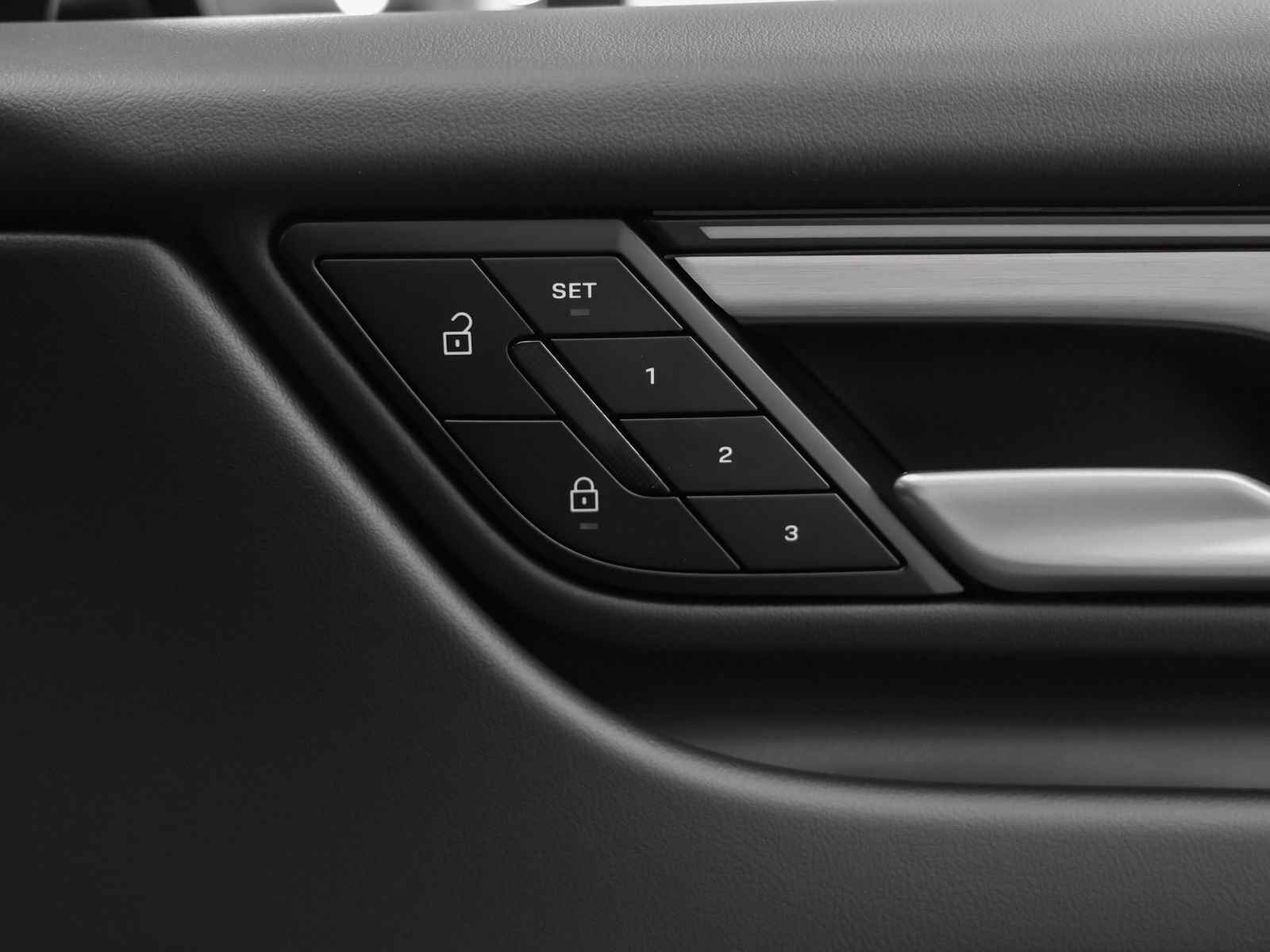 Certified 2025 Porsche Macan 4 Electric image 20