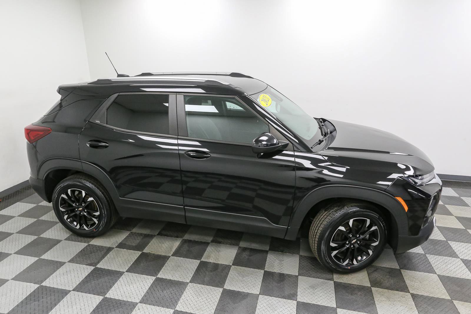 Used 2021 Chevrolet TrailBlazer LT w/ Convenience Package image 5