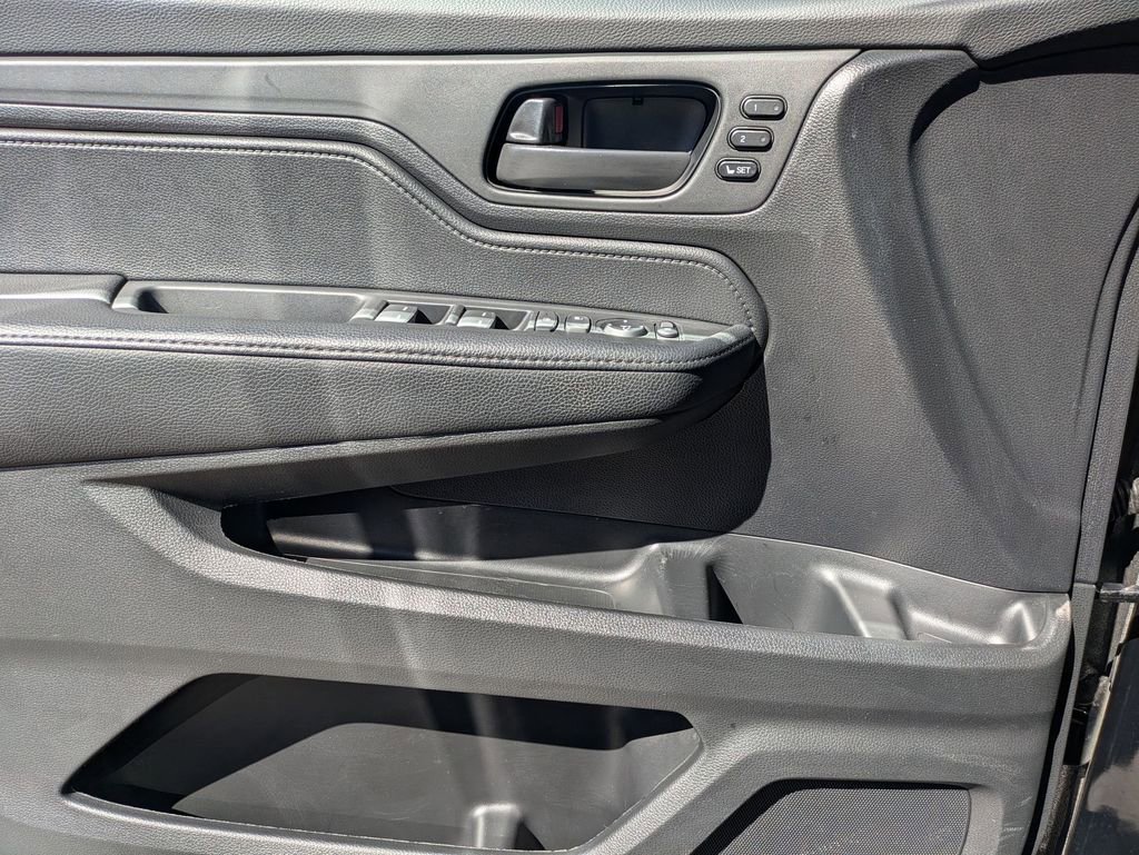 Used 2025 Honda Odyssey Sport-L image 11