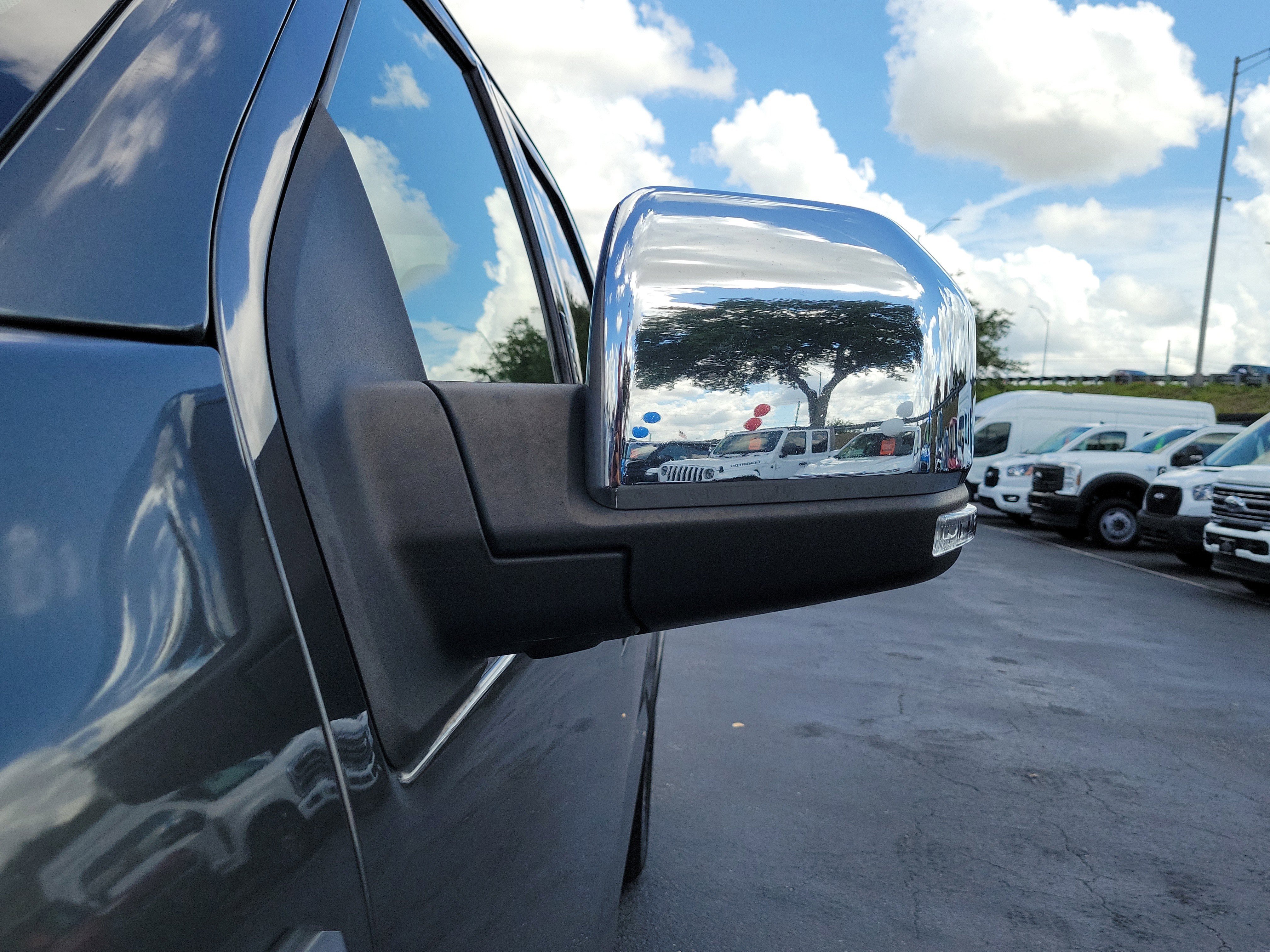Used 2020 Ford F150 Platinum w/ Equipment Group 701A Luxury RWD image 4