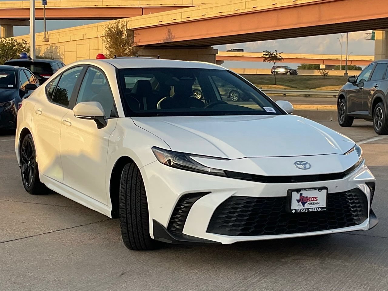 Used 2025 Toyota Camry SE FWD image 3