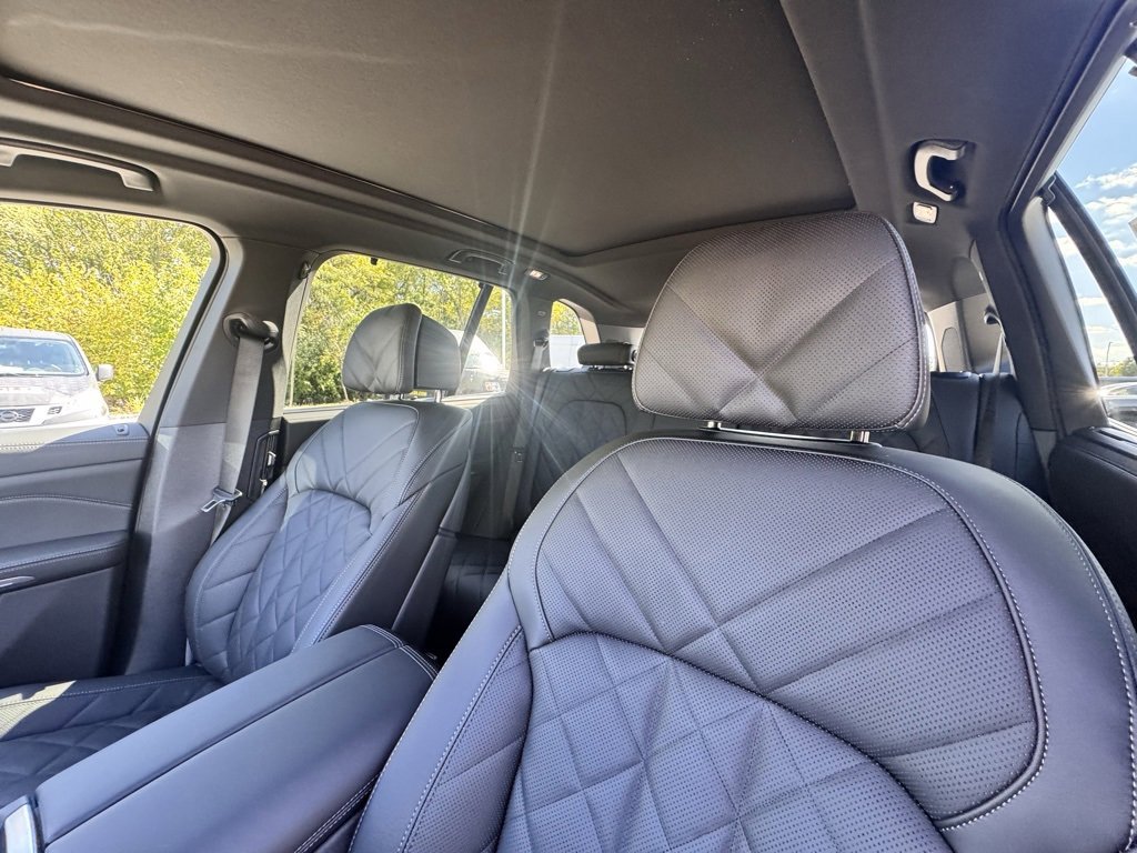 New 2026 BMW X5 M60i image 17