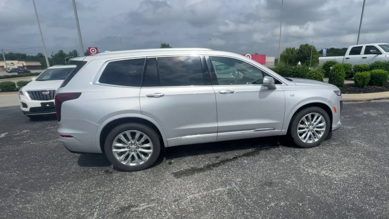 Used 2020 Cadillac XT6 Premium Luxury FWD image 2