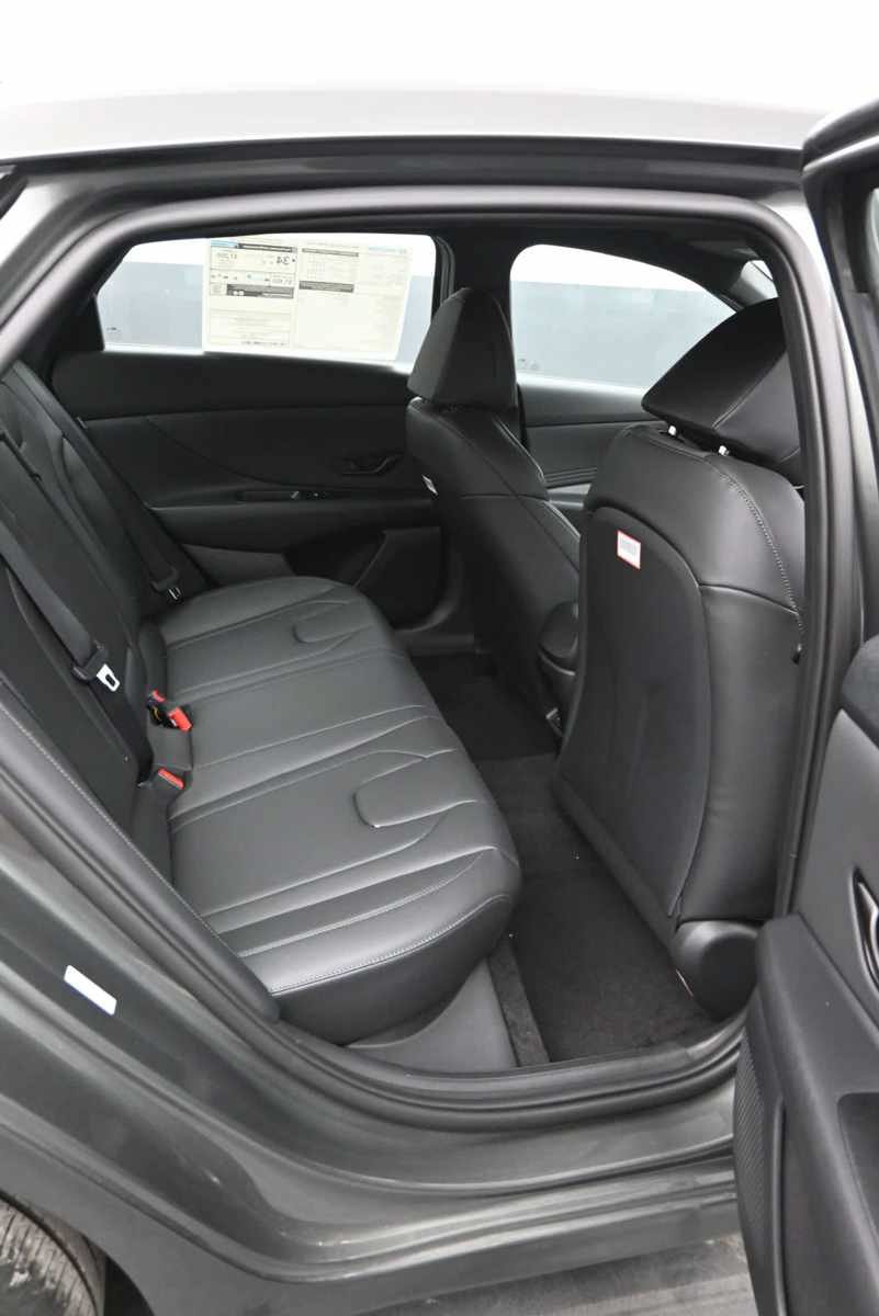 New 2026 Hyundai Elantra SEL Sport FWD image 12