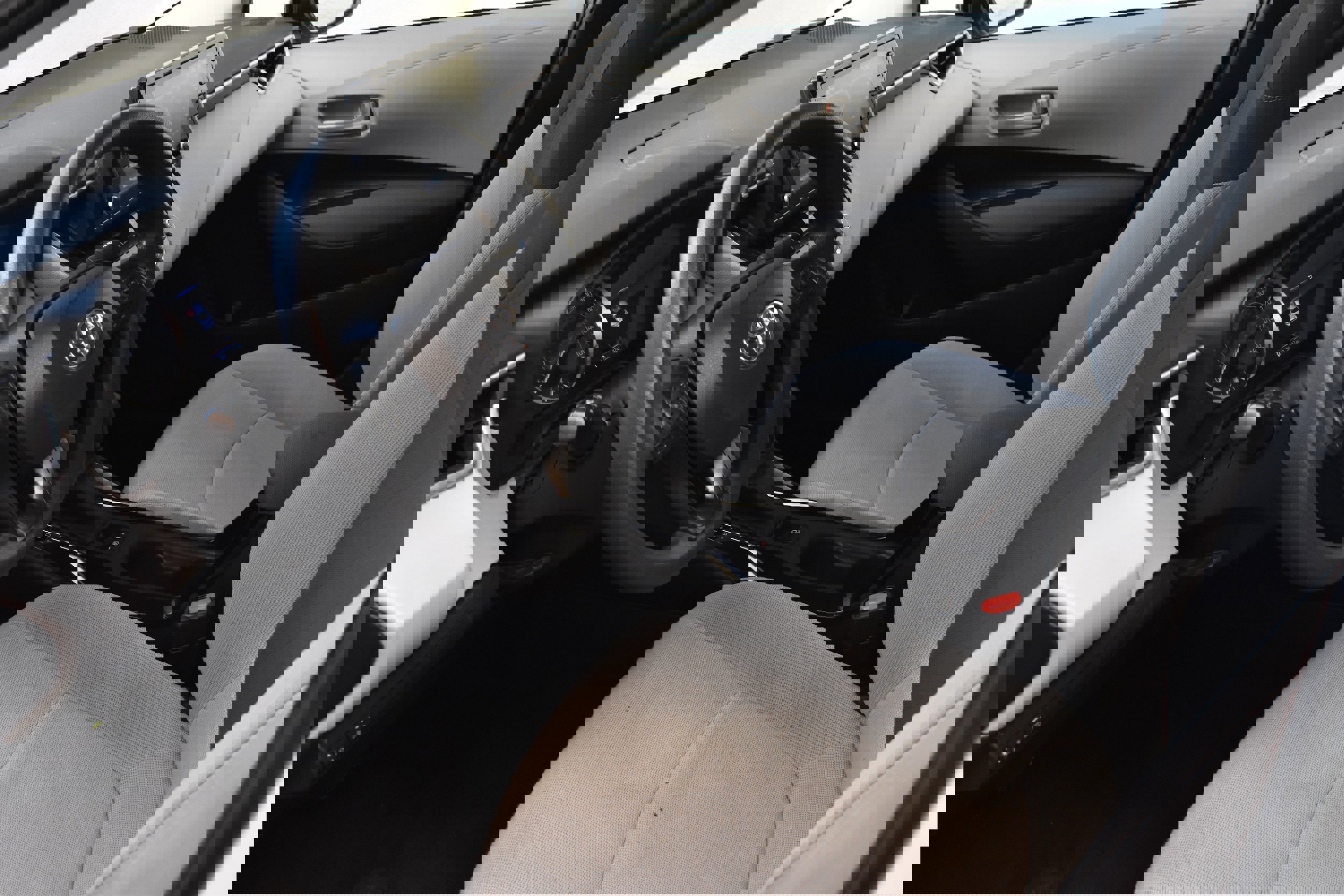 Used 2022 Toyota Corolla LE image 20