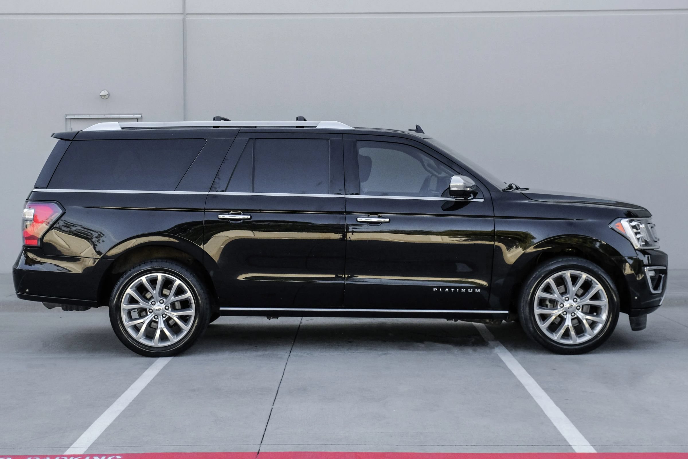 Used 2019 Ford Expedition Max Platinum RWD image 3