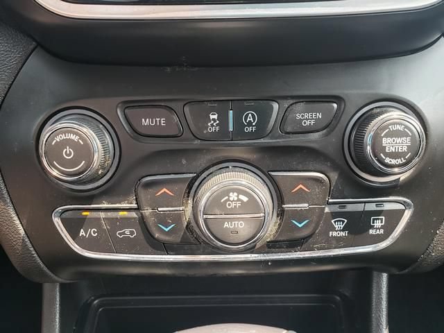 Used 2019 Jeep Cherokee Limited w/ Trailer Tow Group AWD/4WD image 22