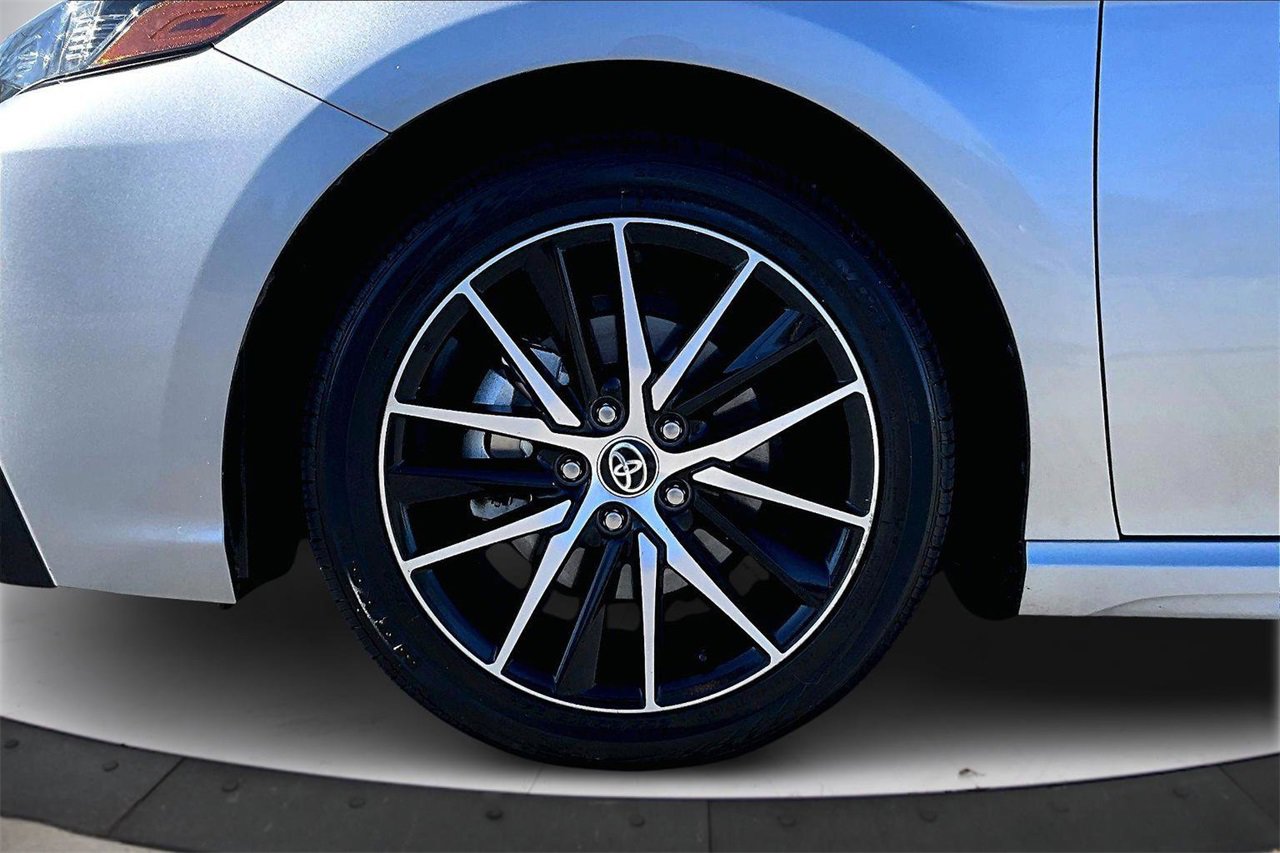 Used 2024 Toyota Camry SE image 29