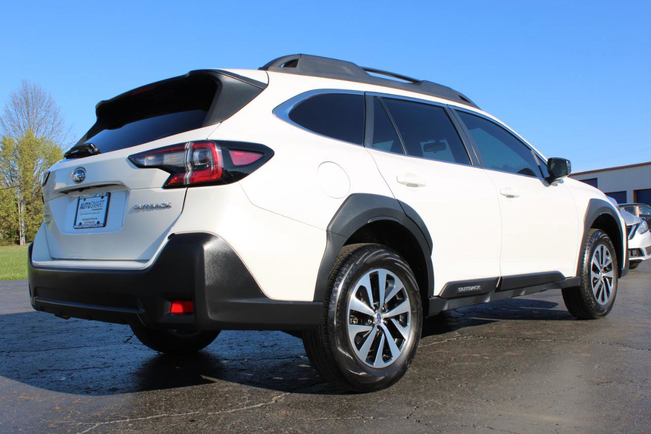 Used 2024 Subaru Outback Premium AWD/4WD image 4