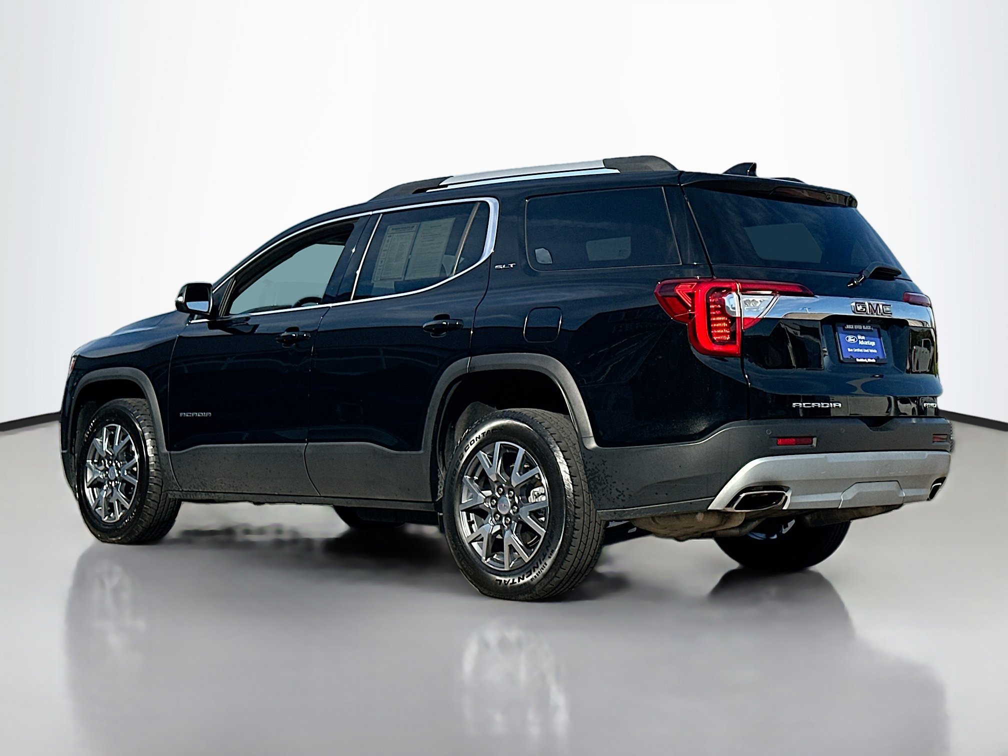 Used 2023 GMC Acadia SLT image 13