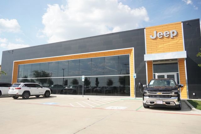 Used 2024 Jeep Grand Cherokee L Limited w/ Black Appearance Package image 36