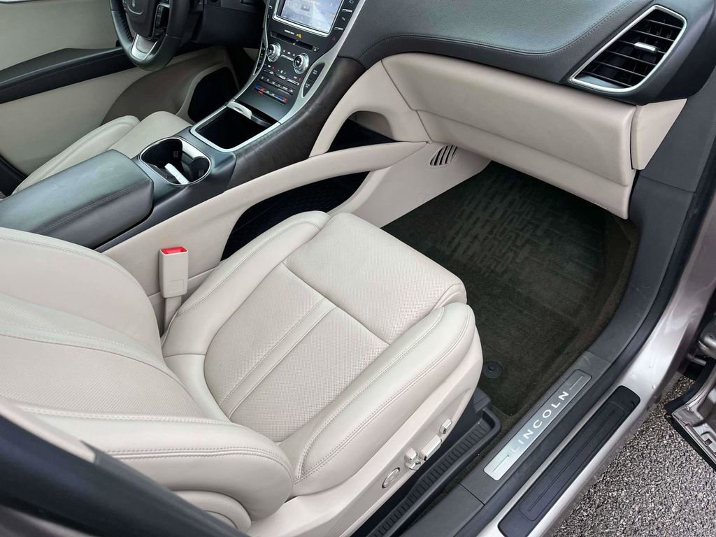 Used 2020 Lincoln Nautilus Reserve w/ Equipment Group 201A image 11