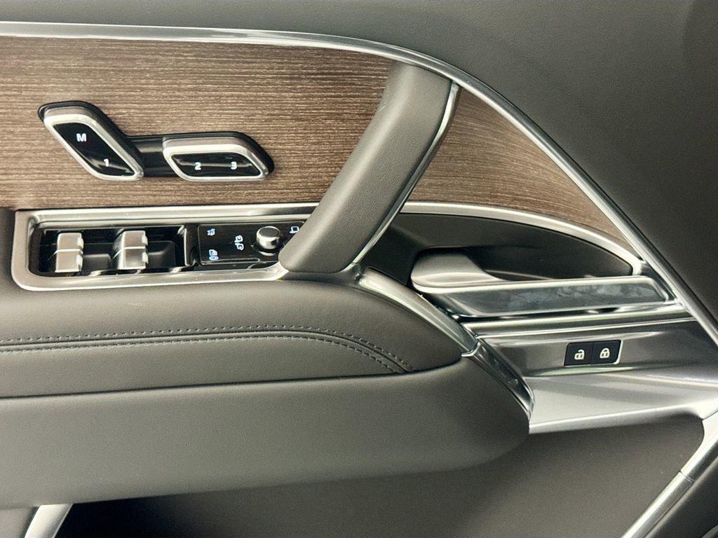 New 2026 Land Rover Range Rover SE image 17