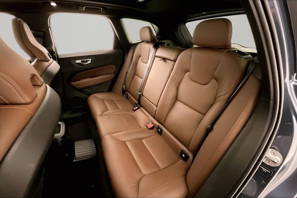 Used 2022 Volvo XC60 T8 Inscription Expression image 20