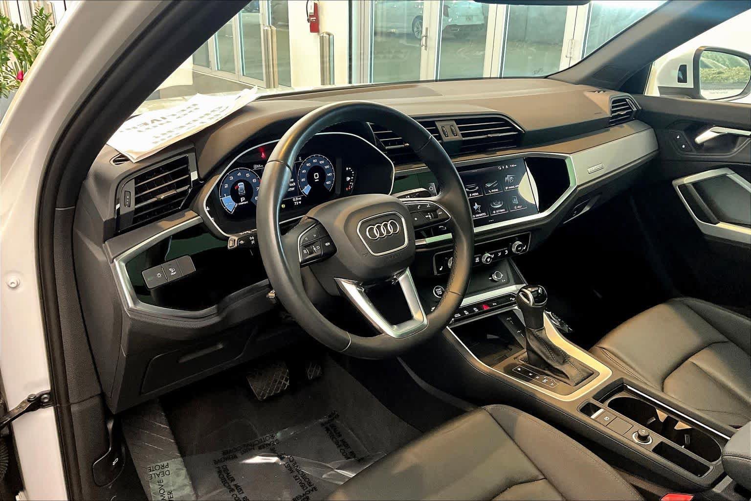 Used 2024 Audi Q3 2.0T Premium w/ Convenience Package AWD/4WD image 18