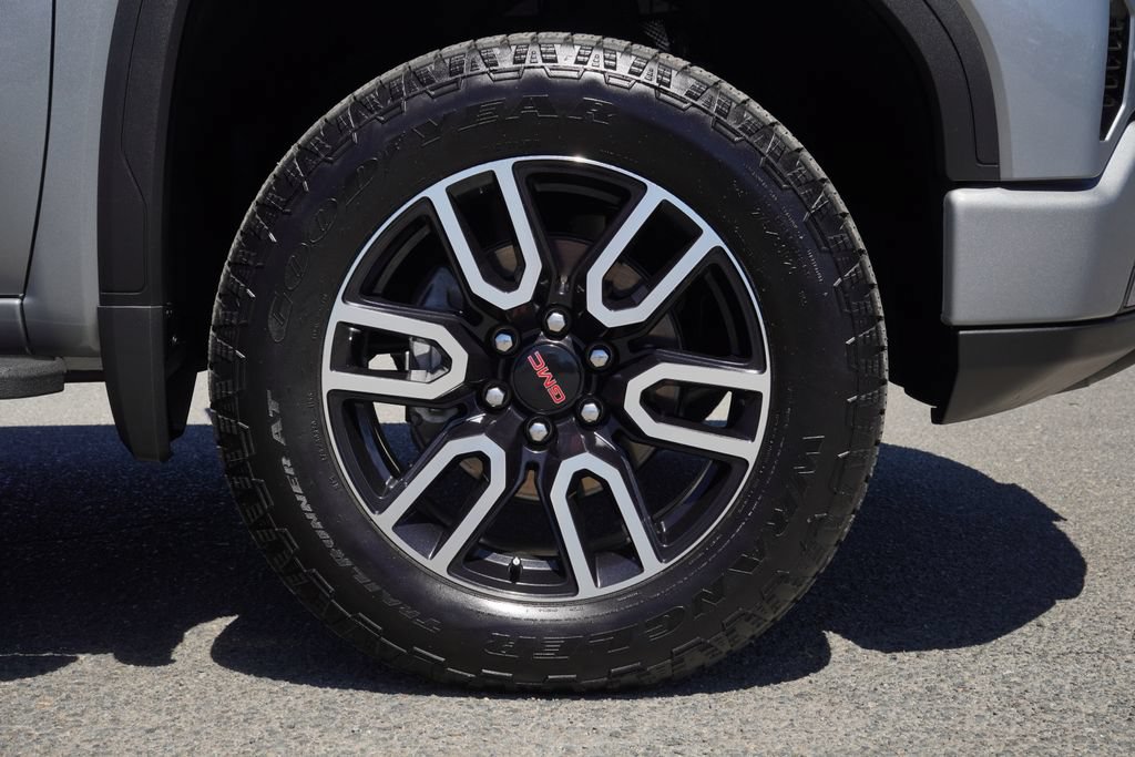 Used 2026 GMC Sierra 1500 AT4 w/ AT4 Premium Package AWD/4WD image 10