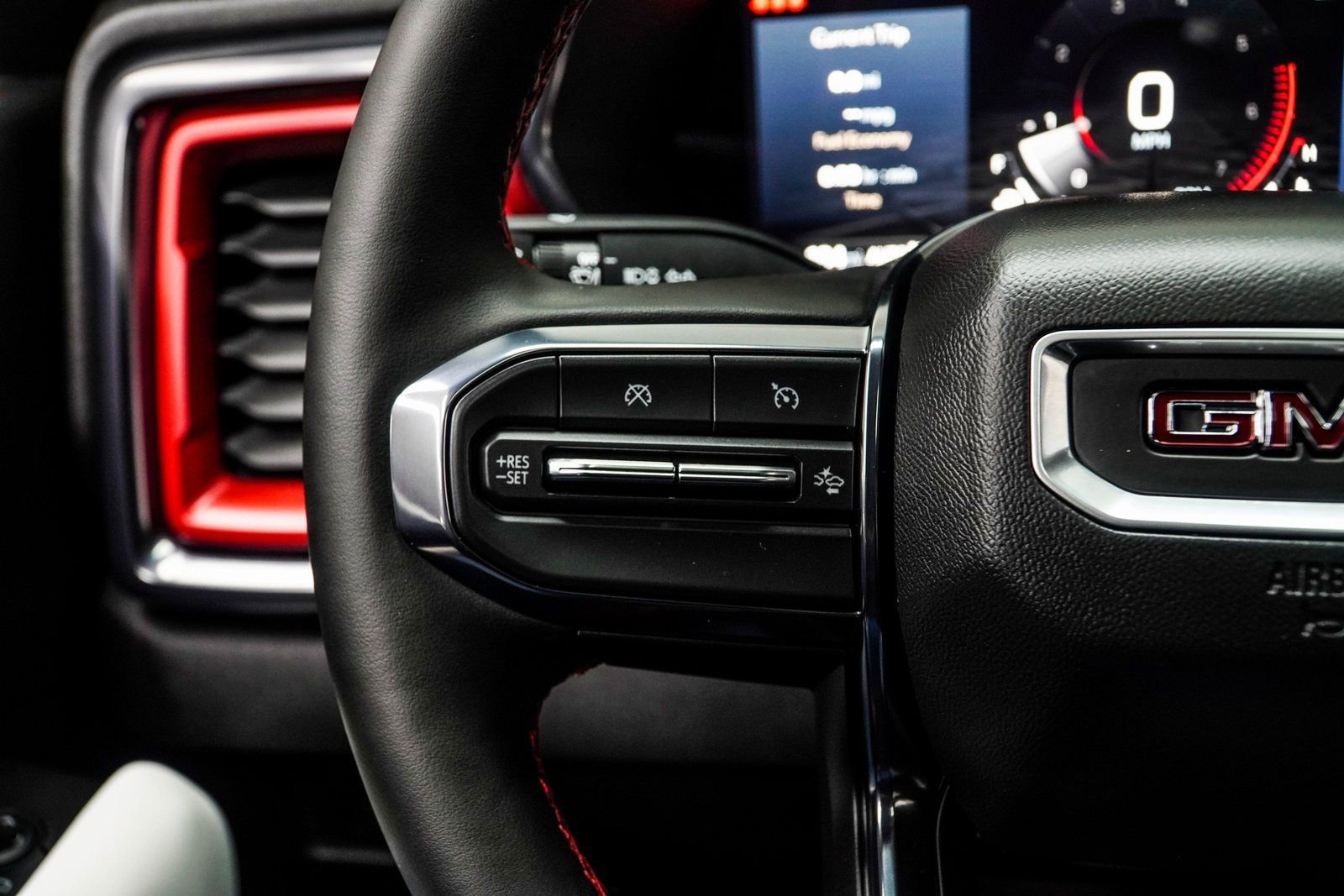 Used 2024 GMC Canyon AT4X image 31