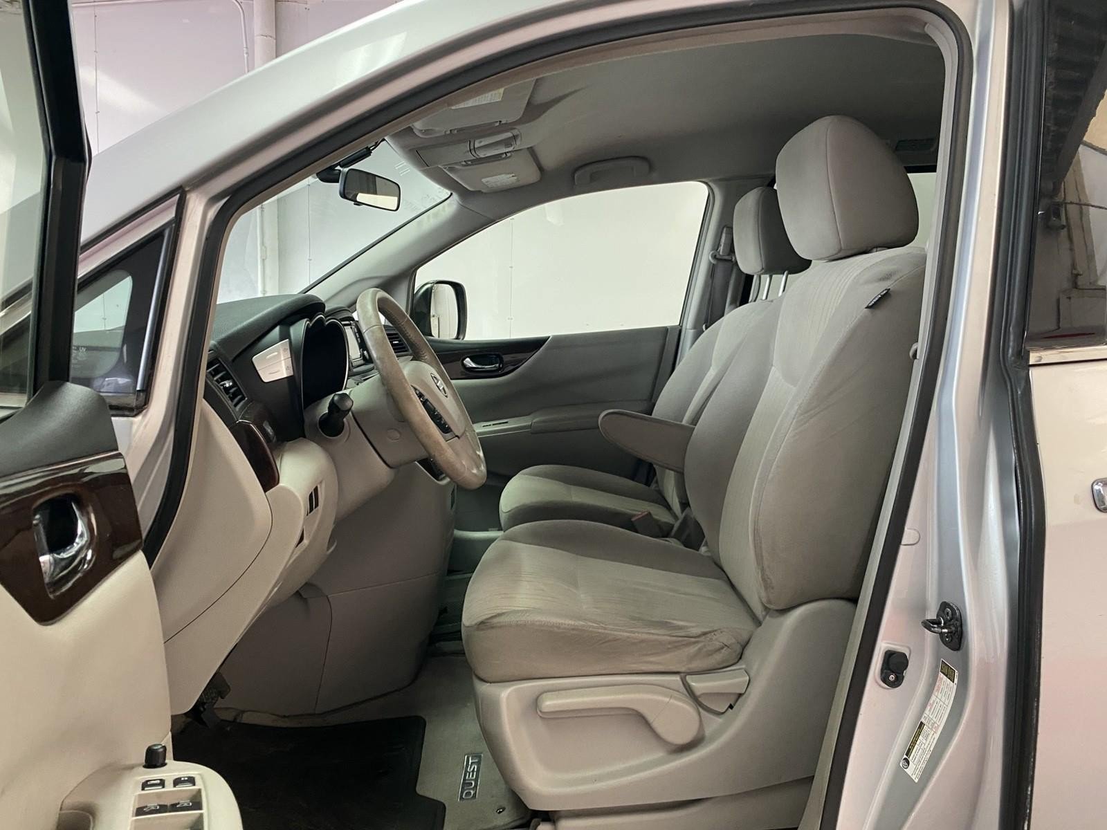 Used 2015 Nissan Quest SV FWD image 19