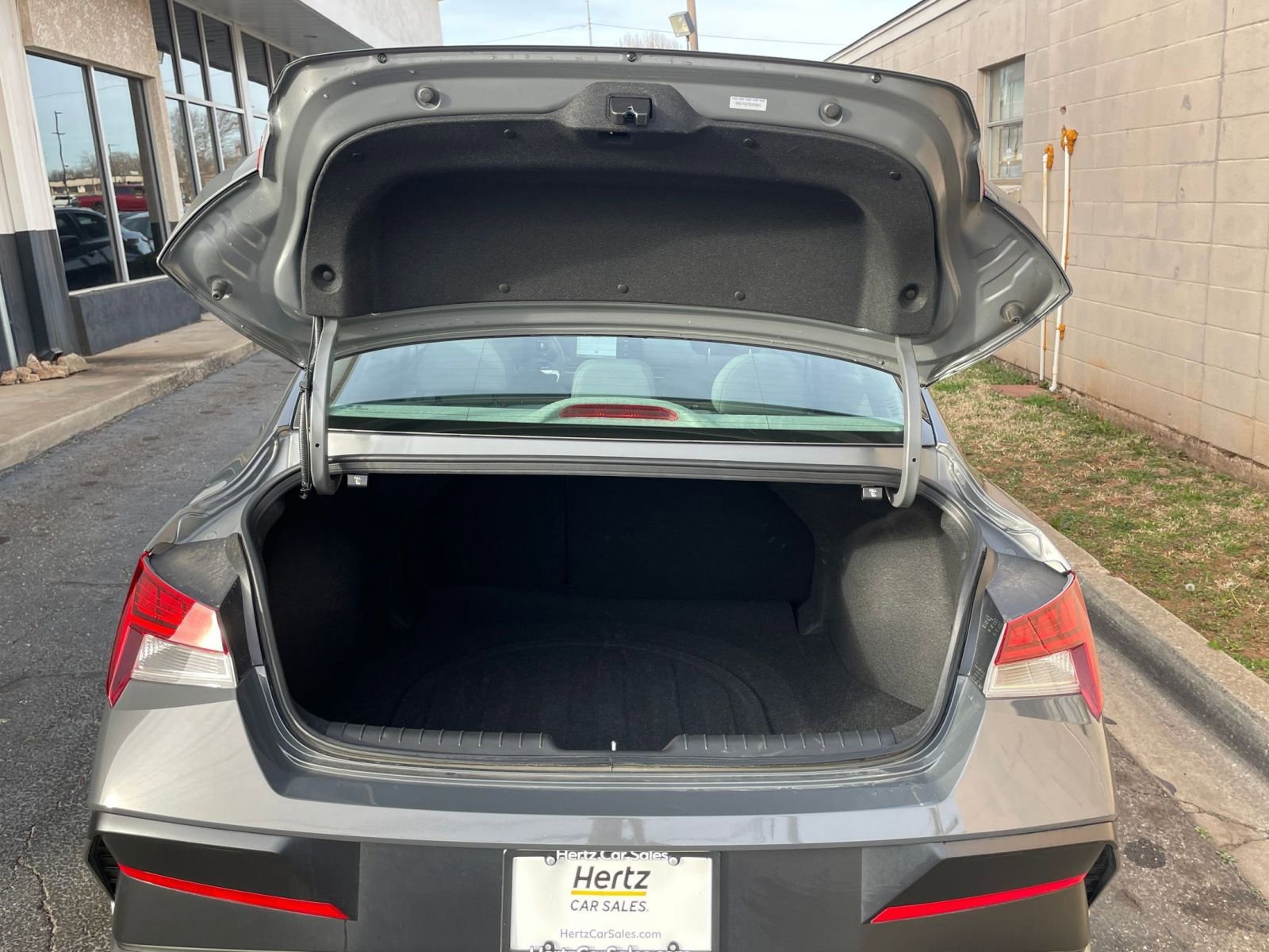 Used 2025 Hyundai Elantra SEL image 32