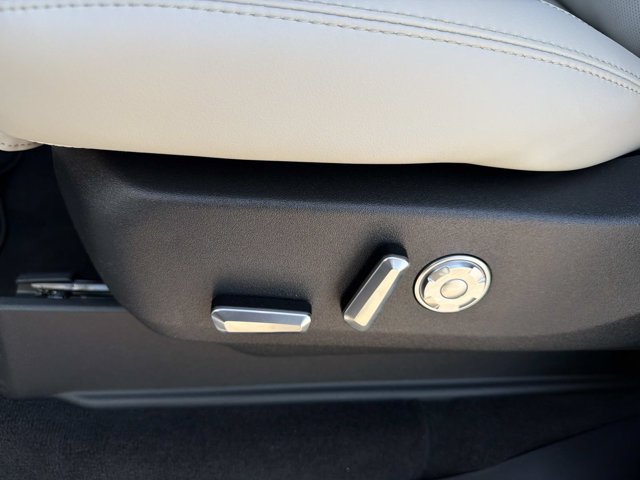 New 2026 Lincoln Navigator L Reserve AWD/4WD image 12