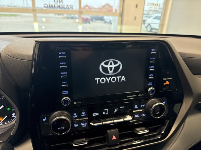 Used 2022 Toyota Highlander XLE image 24