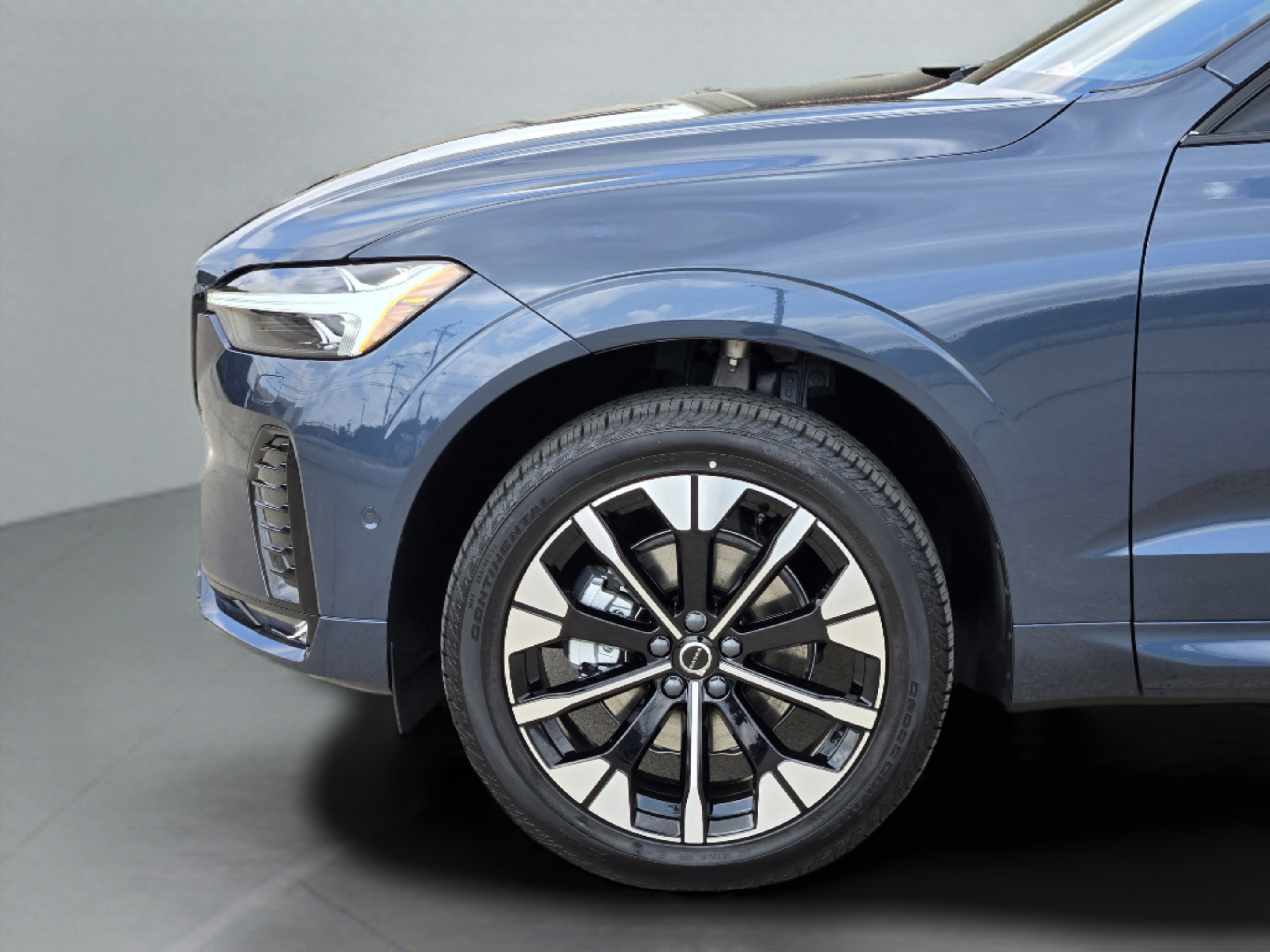 New 2026 Volvo XC60 B5 Plus w/ Protection Package Premier AWD/4WD image 30