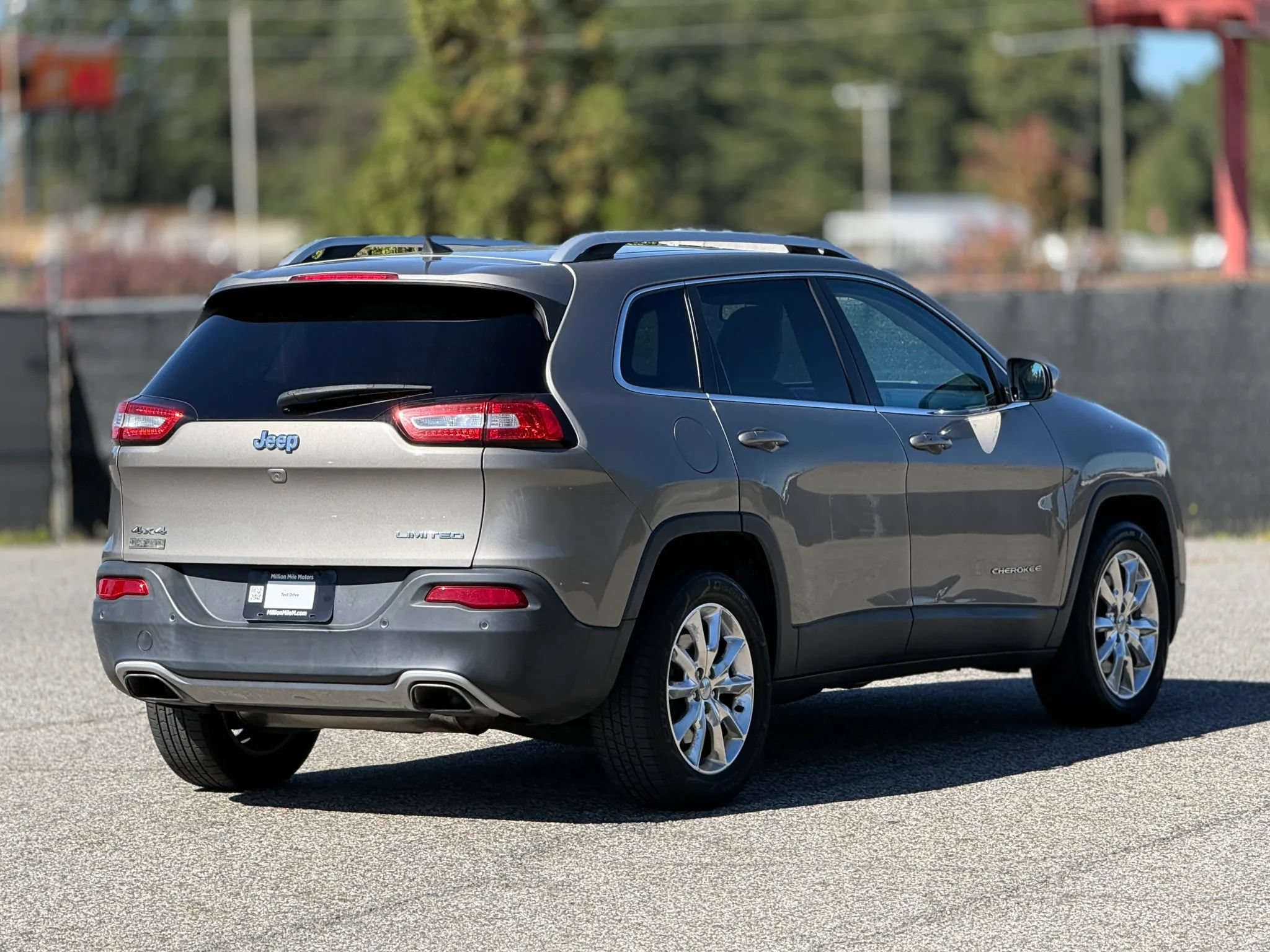 Used 2017 Jeep Cherokee Limited AWD/4WD image 9
