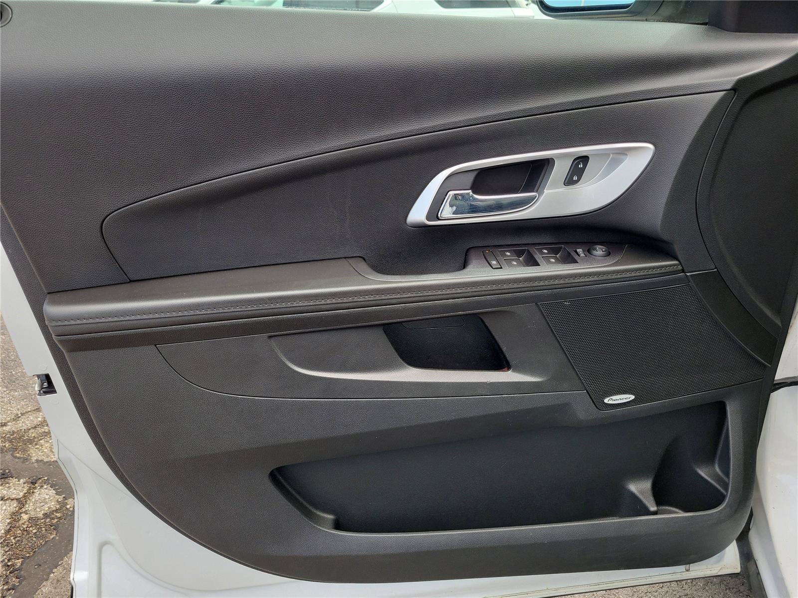 Used 2016 Chevrolet Equinox LTZ w/ Enhanced Convenience Package FWD image 19