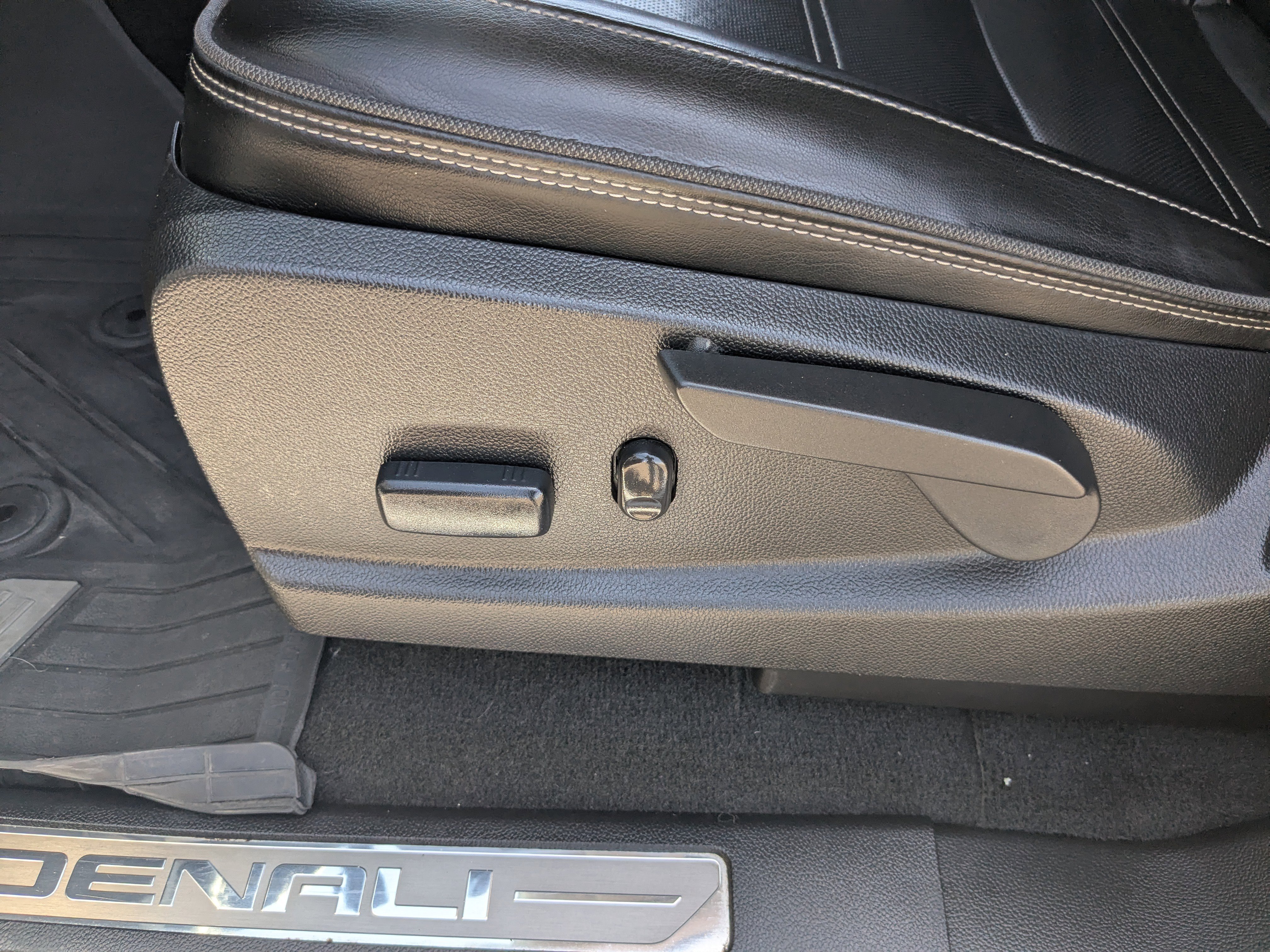 Used 2018 GMC Canyon Denali RWD image 21