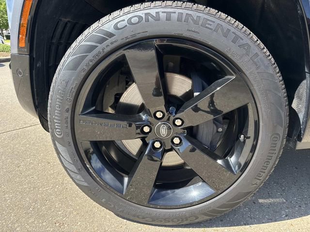 Used 2023 Land Rover Defender 110 X-Dynamic SE image 9