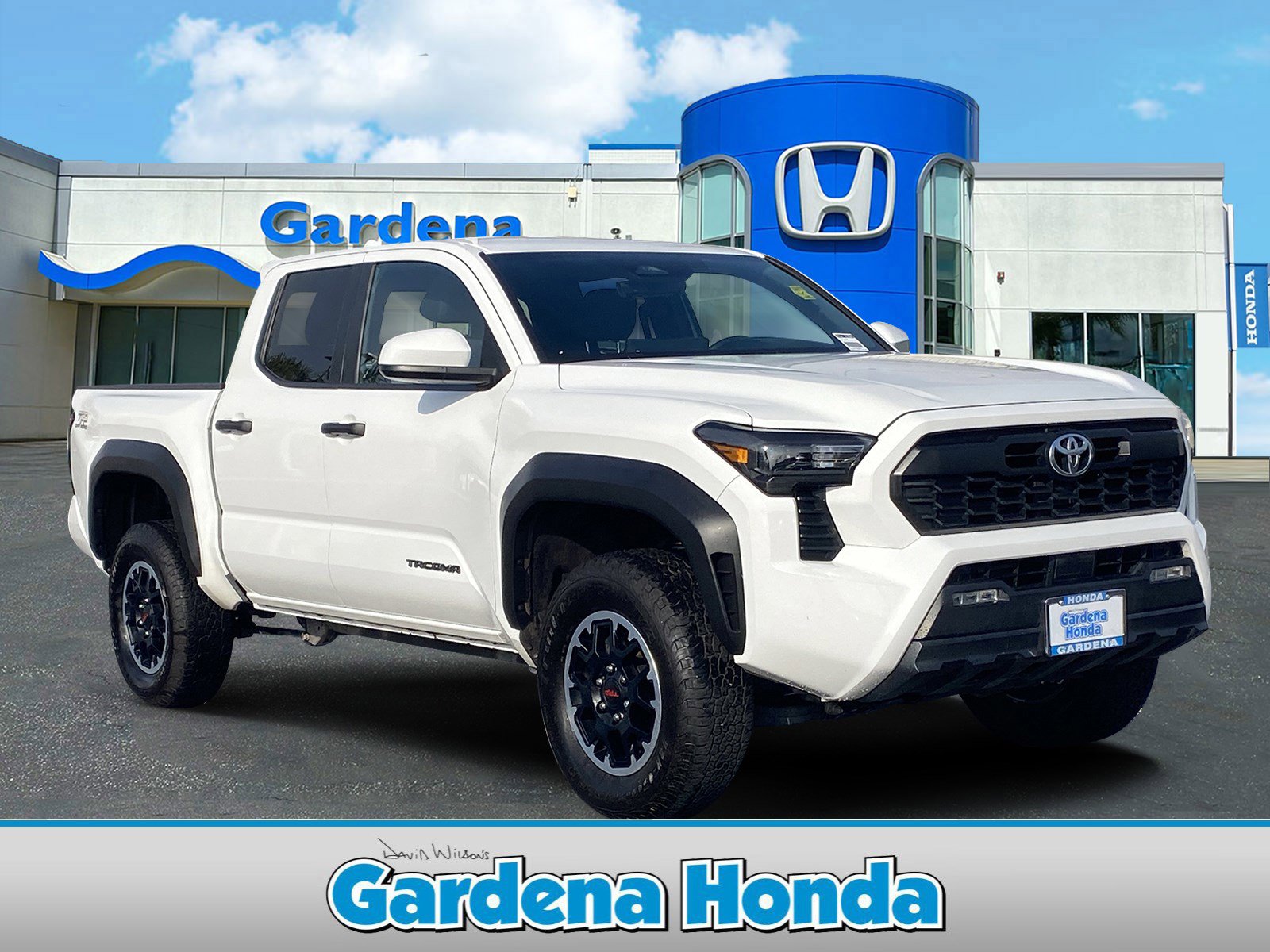 Used 2025 Toyota Tacoma TRD Off-Road AWD/4WD image 1