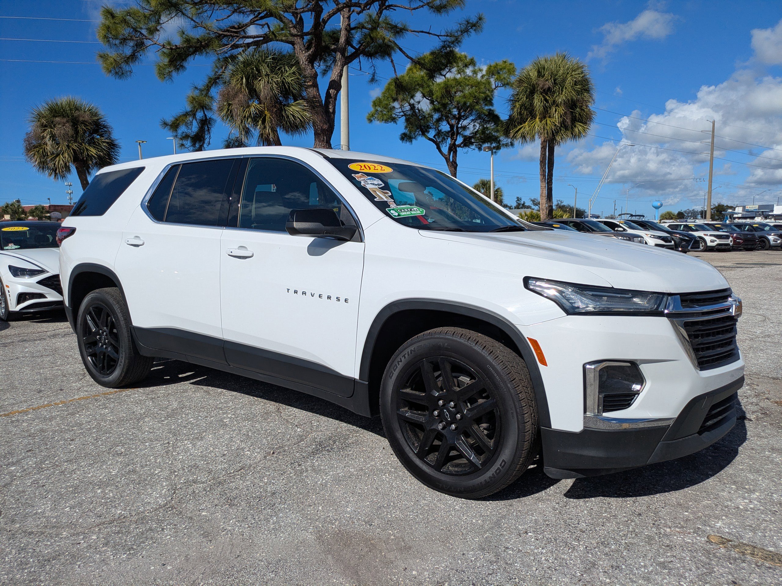 Used 2022 Chevrolet Traverse LS FWD image 2