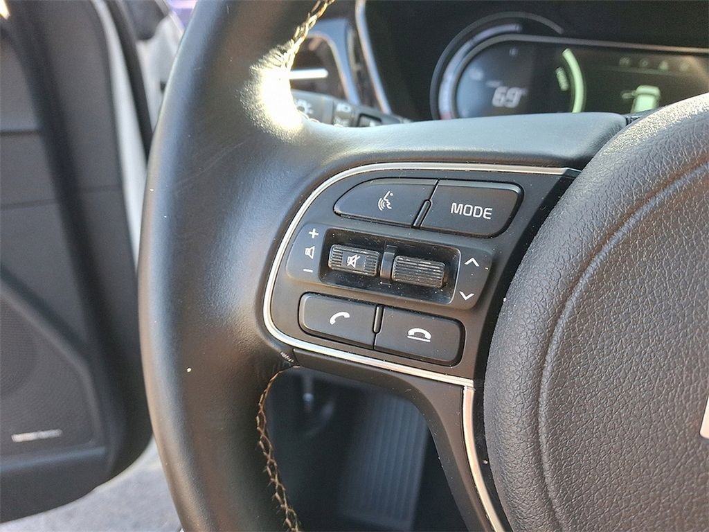 Used 2022 Kia Niro EX image 23