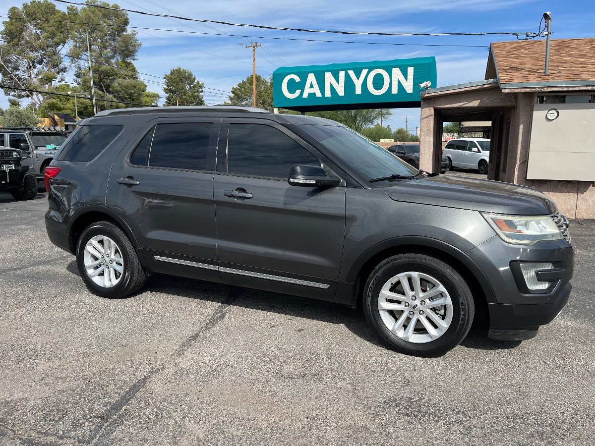Used 2016 Ford Explorer XLT w/ Equipment Group 202A FWD image 2