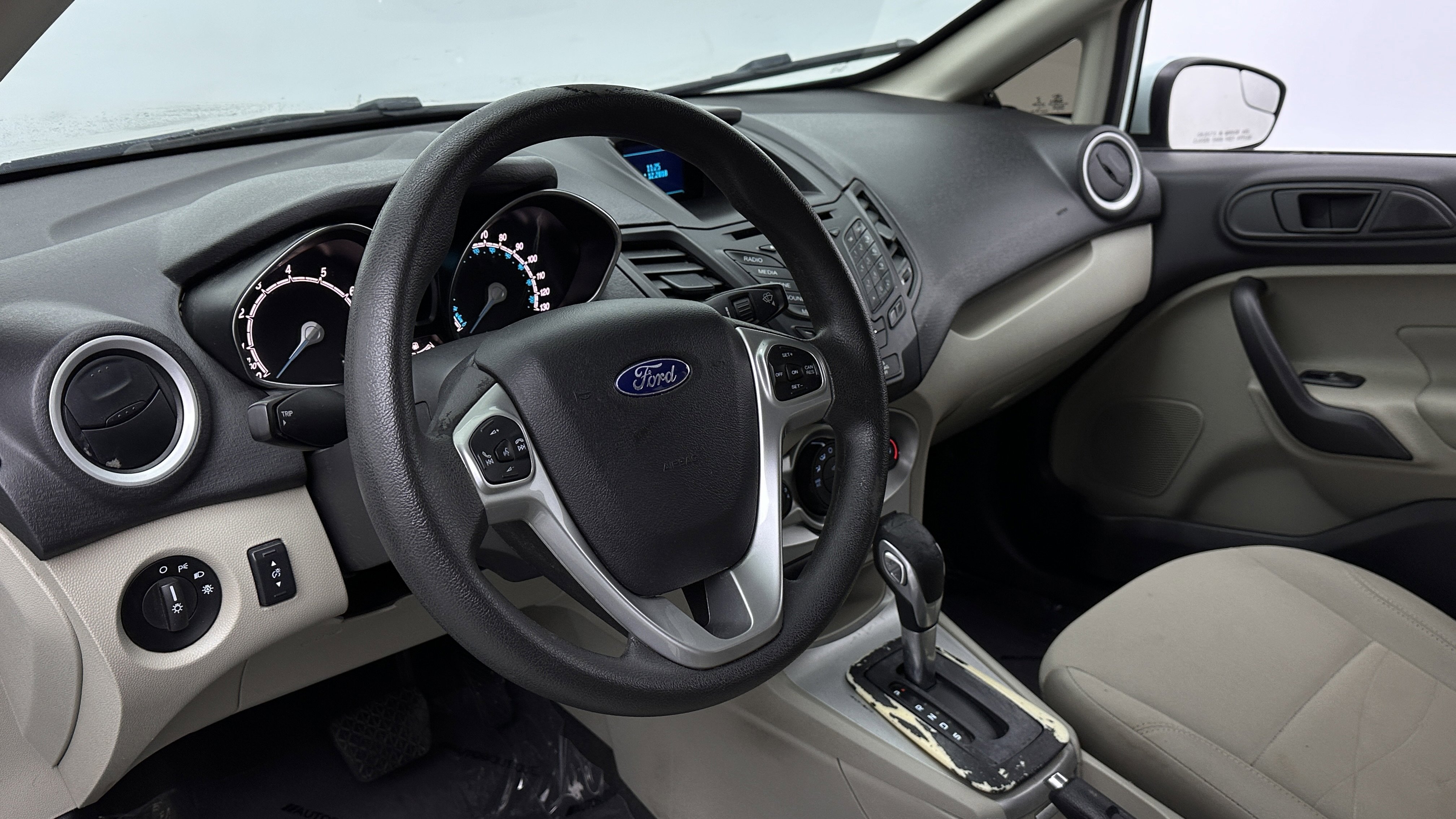 Used 2017 Ford Fiesta SE image 8