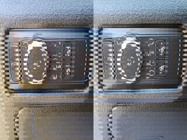 Used 2020 Ford Explorer XLT w/ Equipment Group 202A image 14