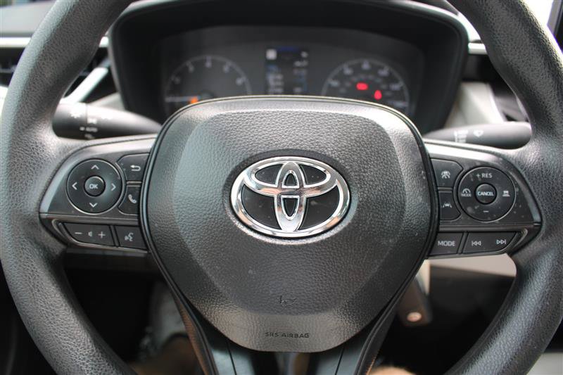 Used 2025 Toyota Corolla LE FWD image 12