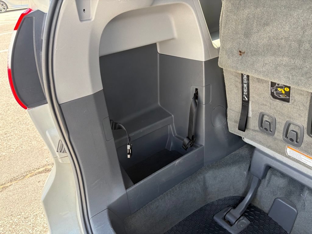 Used 2015 Toyota Sienna XLE w/ XLE Navigation Package FWD image 22