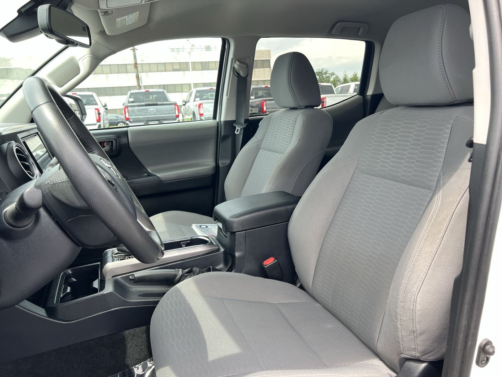 Used 2019 Toyota Tacoma SR5 AWD/4WD image 13