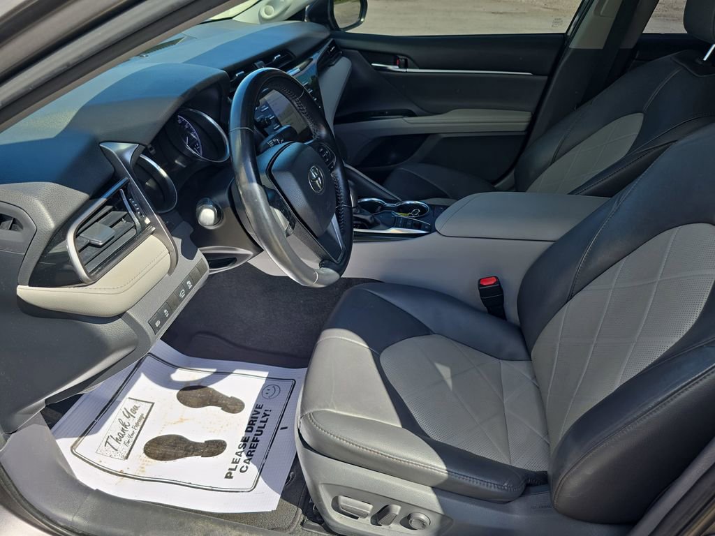 Used 2019 Toyota Camry XLE w/ Navigation Package image 12