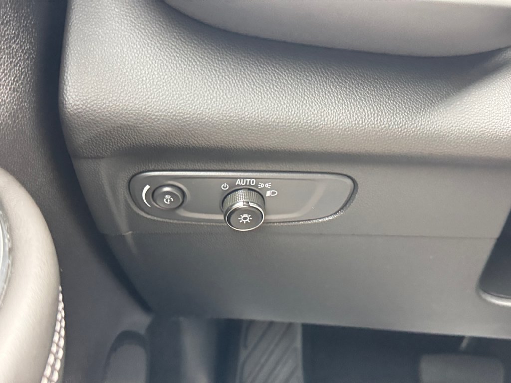 Used 2023 Buick Envision Essence AWD/4WD image 27
