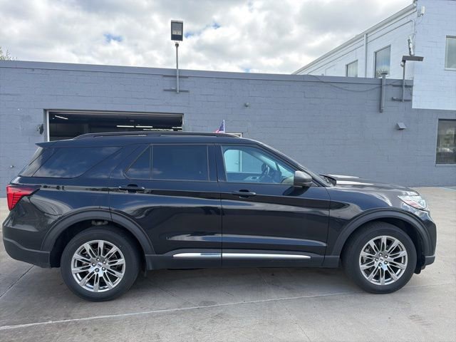 Used 2025 Ford Explorer Active w/ Active Comfort Package AWD/4WD image 8