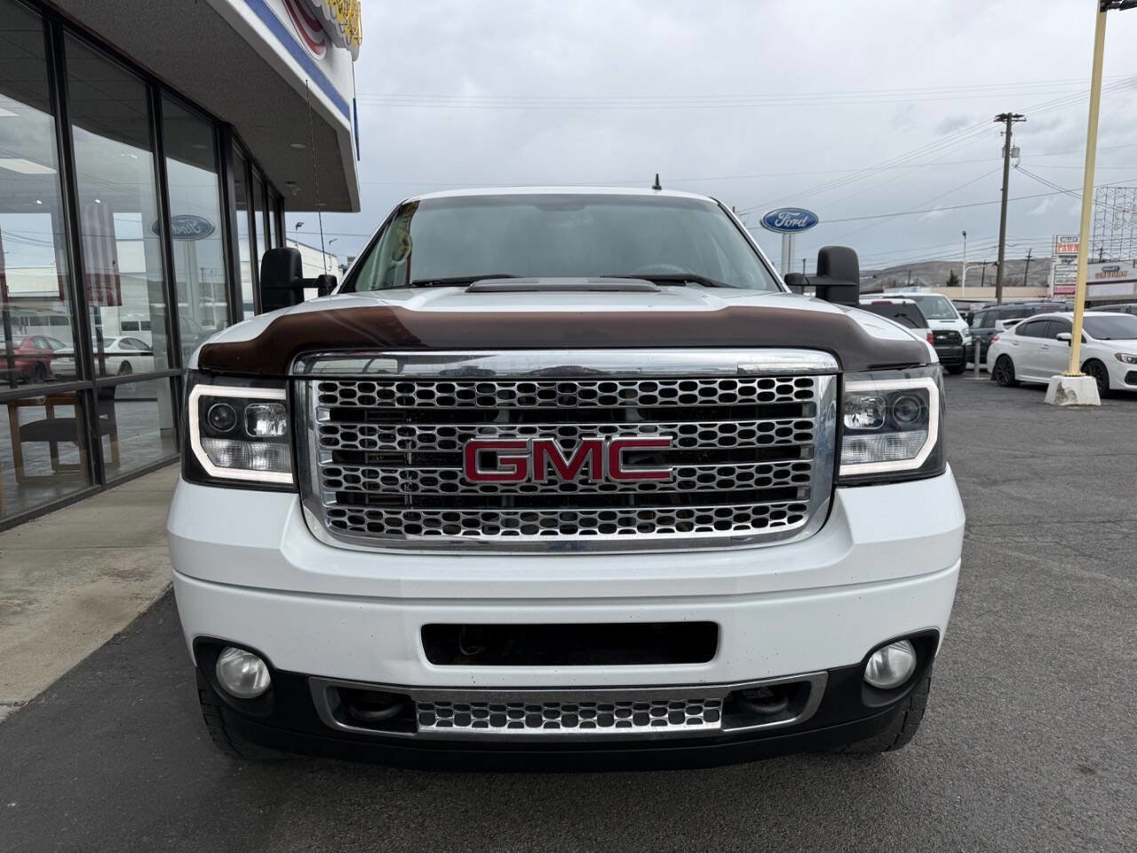 Used 2013 GMC Sierra 2500 Denali w/ Suspension Package, Off-Road AWD/4WD image 2