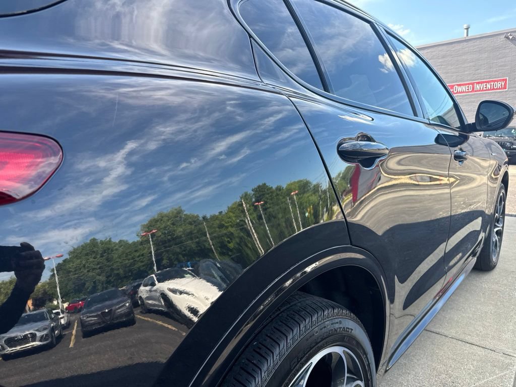 Used 2023 Alfa Romeo Stelvio Veloce AWD/4WD image 6