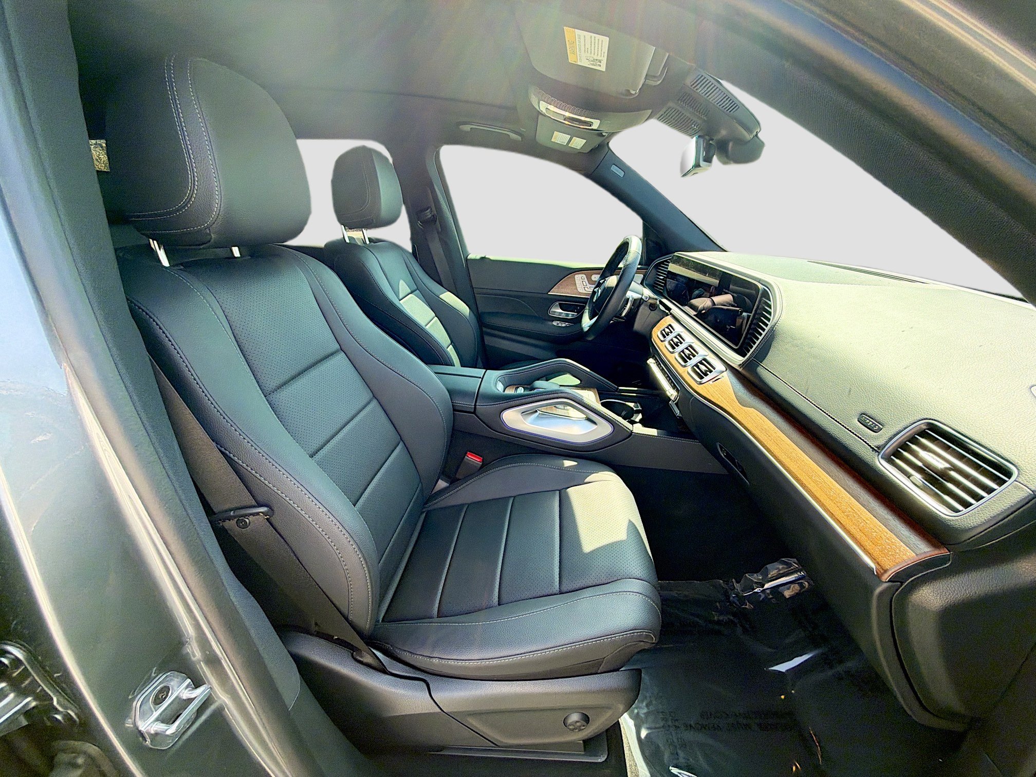 Used 2025 Mercedes-Benz GLS 450 4MATIC w/ AMG Line Exterior image 16