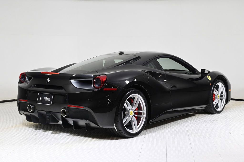 Used 2018 Ferrari 488 GTB image 9