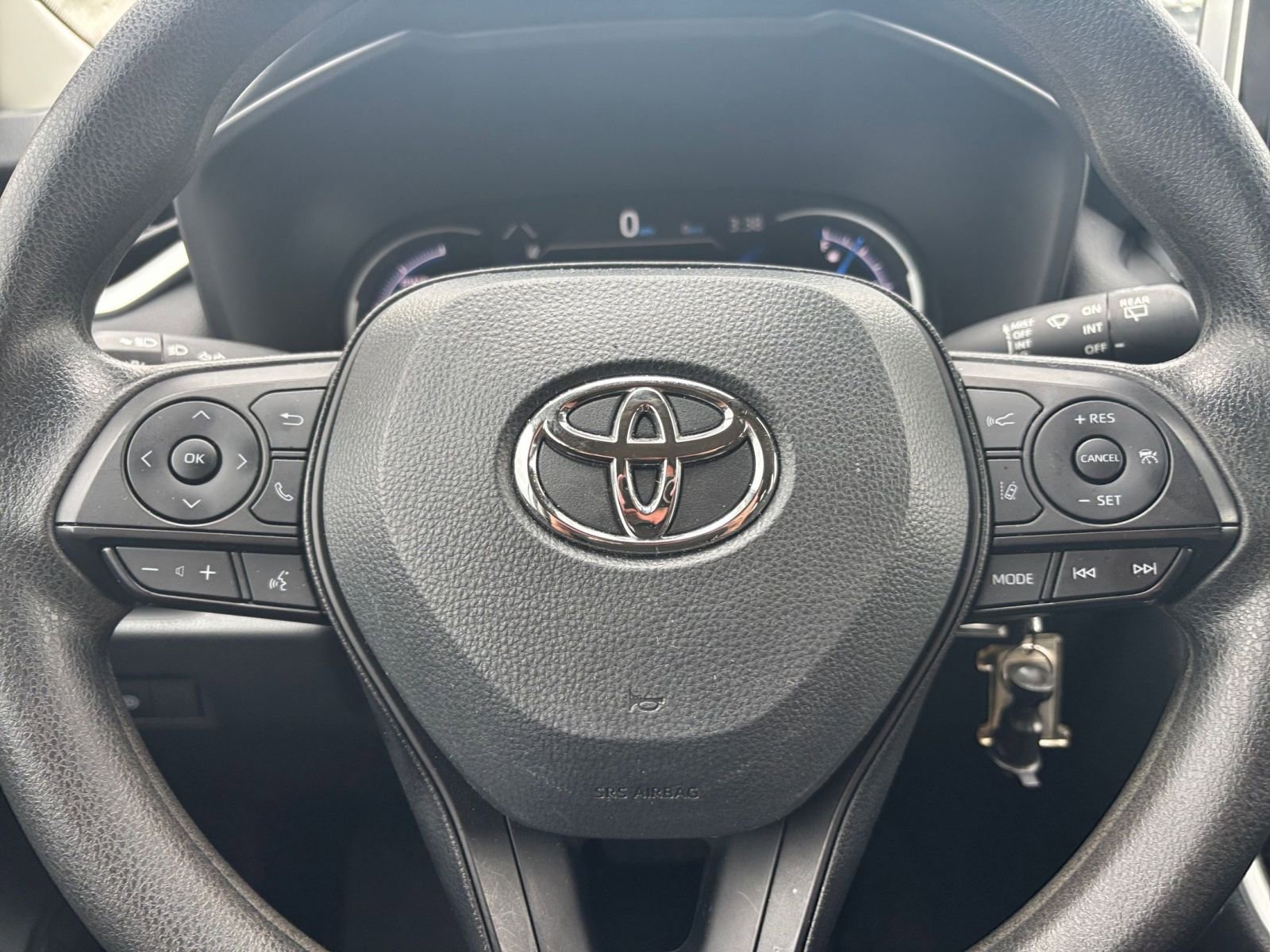 Used 2025 Toyota RAV4 LE image 27