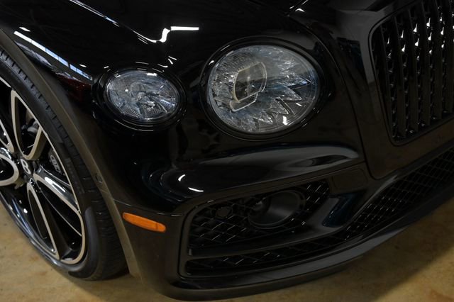 Used 2024 Bentley Flying Spur V8 image 19