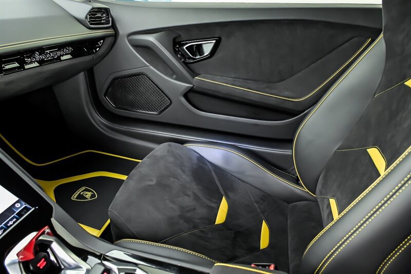 Used 2021 Lamborghini Huracan EVO RWD image 41
